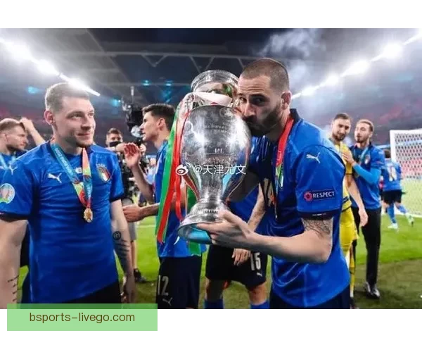 斯帕莱蒂称德罗西为足球之子之一并表示国家队仍需他的存在