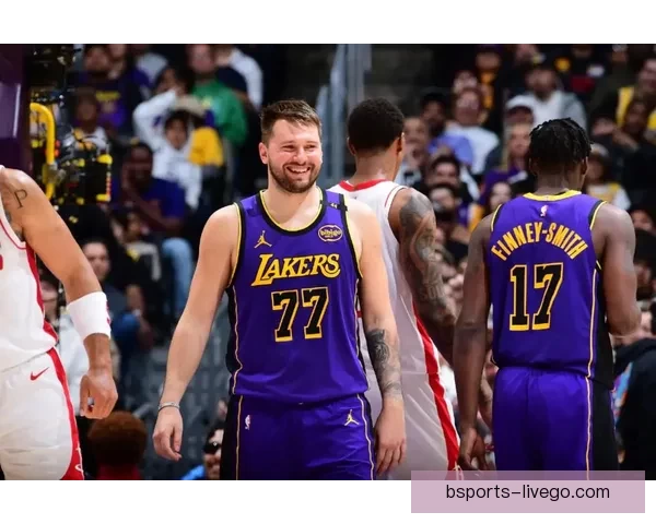 24日NBA焦点战前瞻东契奇力拼连胜勇士能否止住连败颓势